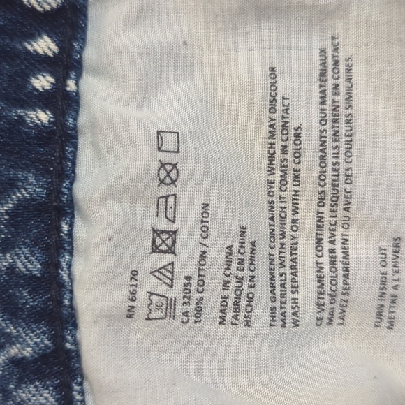 BDG Freja Embellished Mid-Rise Denim Cutoff Short, Color Bandana Wash Size 27 - Picture 16 of 16